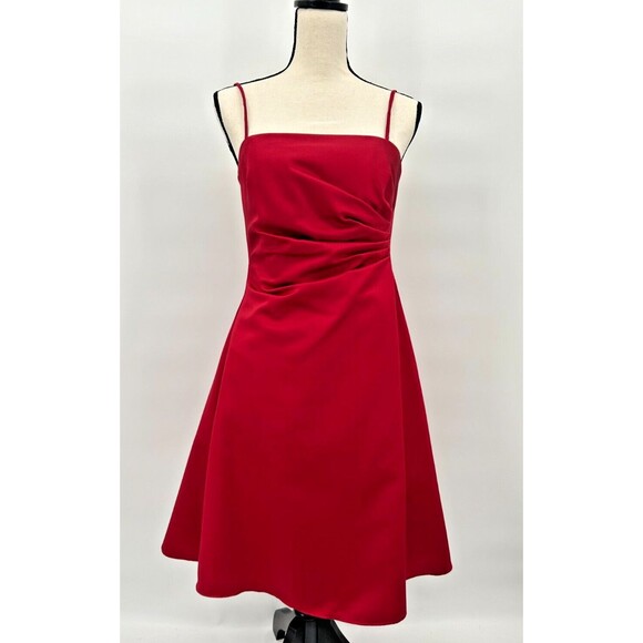 VALENTINE'S DAY Red Satin Dress~ Fit & Flare w Straps~ Bridesmaid/Formal~ Sz 4-6 - Picture 1 of 11